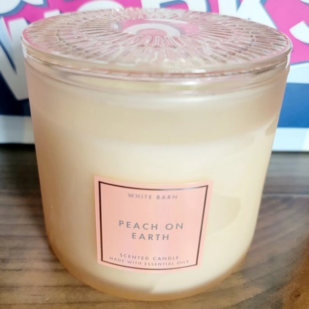 Bath & Body White Barn Peach On Earth  3-Wick Candle With Classic Glass Lid